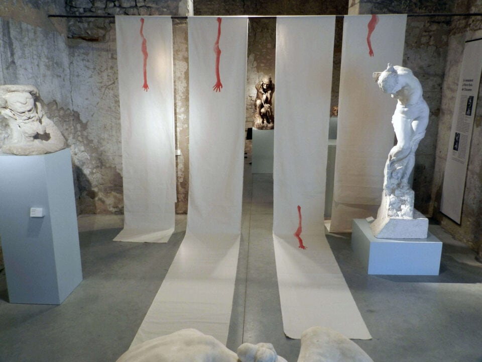 Gisele Bonin Sisyphe 2014 4 panneaux serigraphie sur tissu installation musee Jules Desbois